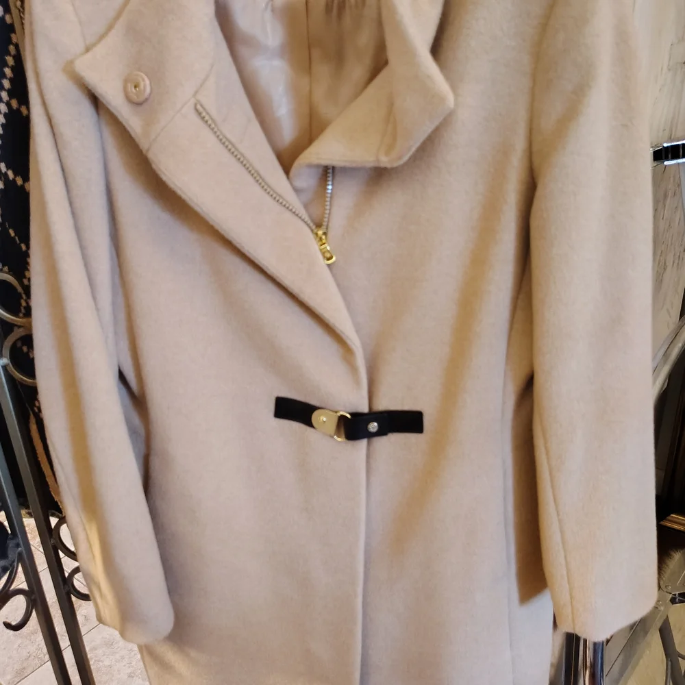 Beige Wool Coat with Black Accents - Picture 3 of 9